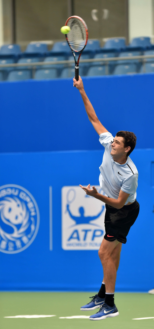 露头角的年 露头角的年